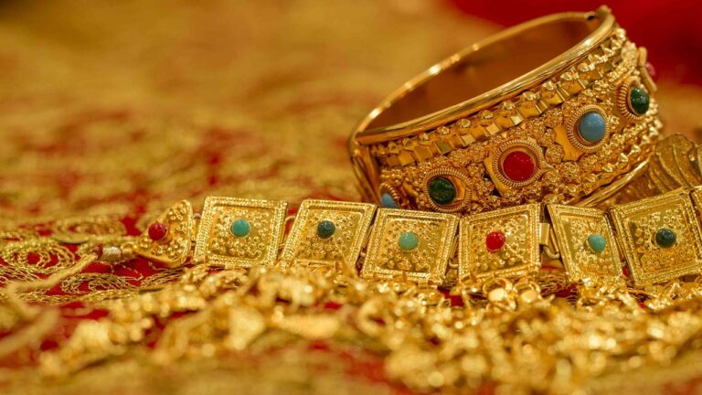 What are the most common jewellery pieces made from gold?